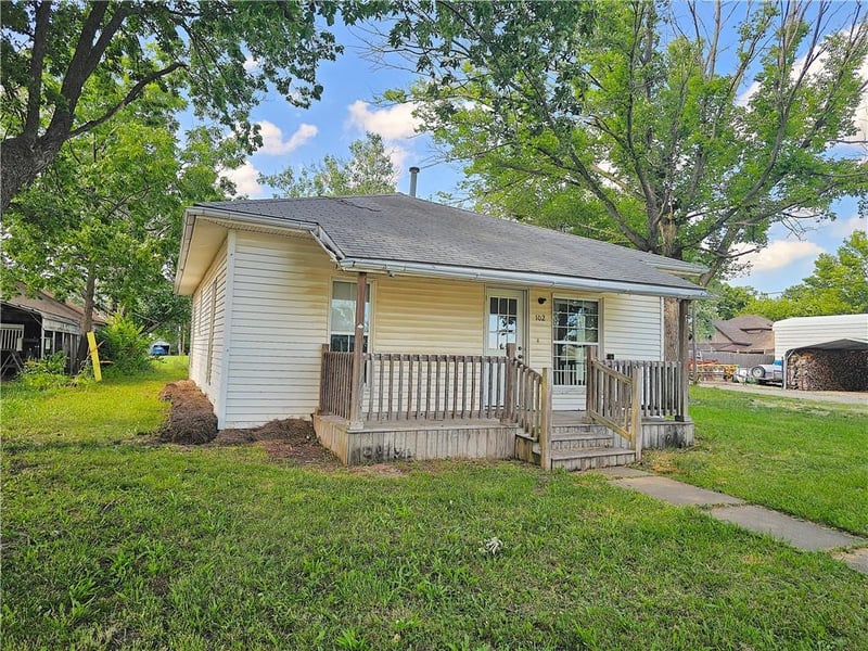 102 Garrison Ave, Westphalia, KS 66093