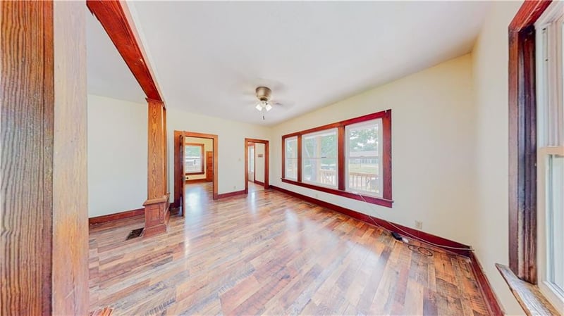 303 N Main St, Oregon, MO 64473