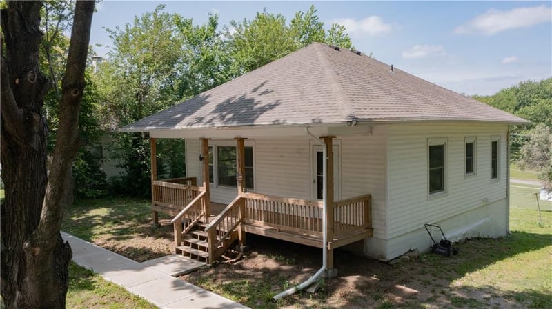 303 N Main St, Oregon, MO 64473