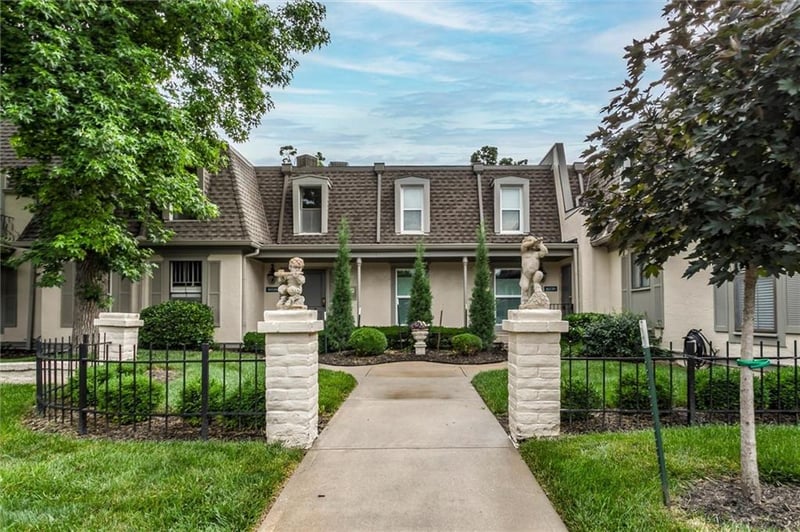 10734 Glenwood St #A, Overland Park, KS 66211