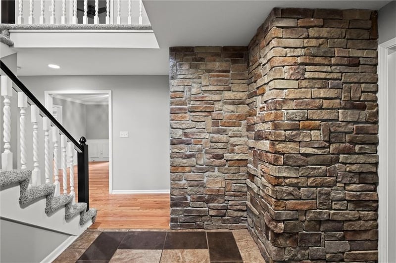 12343 Pinehurst Dr, Kansas City, KS 66109