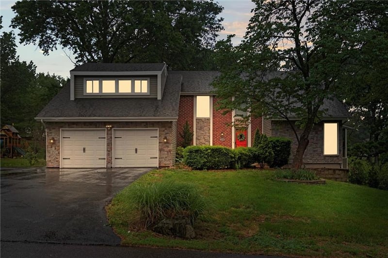 12343 Pinehurst Dr, Kansas City, KS 66109