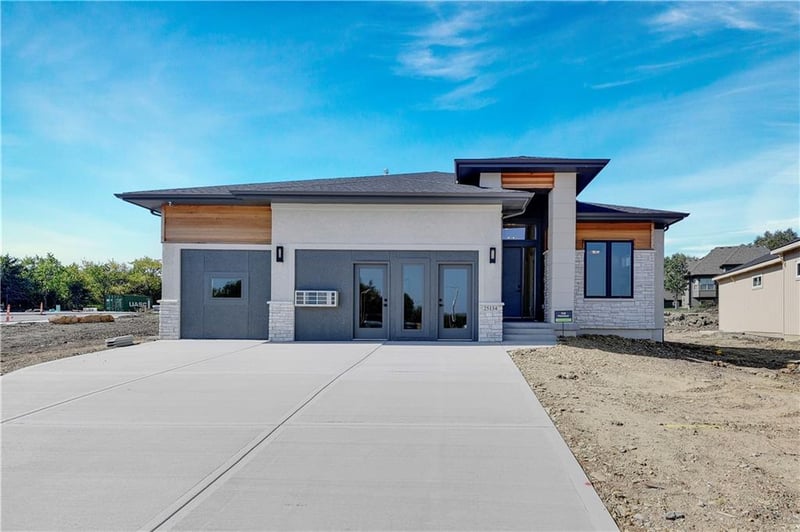 22129 94th Ter, Lenexa, KS 66220