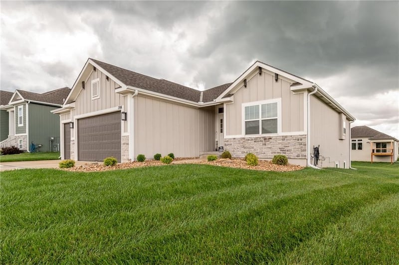 1301 NE 123rd St, Kansas City, MO 64165