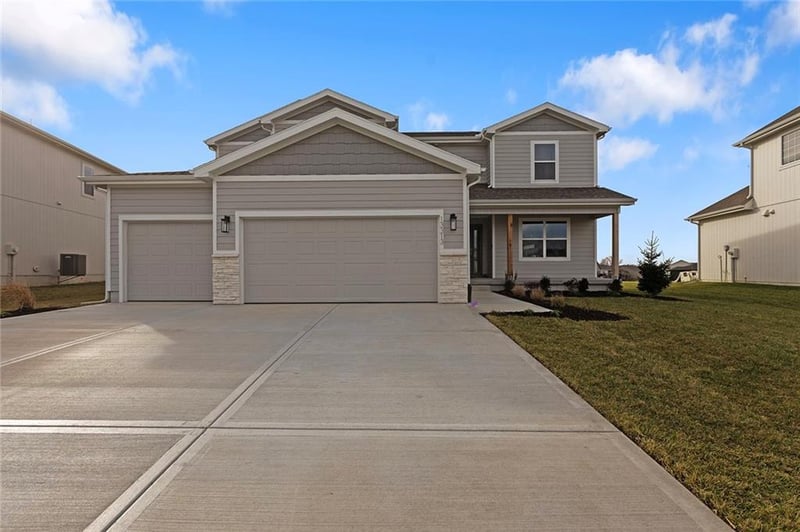 13313 179th St, Overland Park, KS 66013