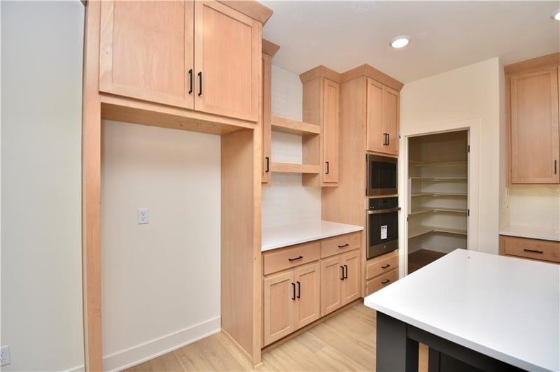 8344 NE 77th St, Kansas City, MO 64158