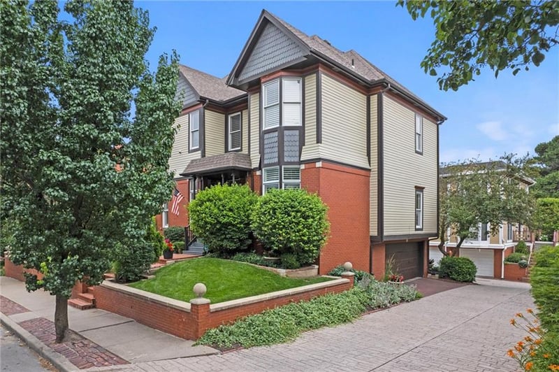 206 E 30th St, Kansas City, MO 64108