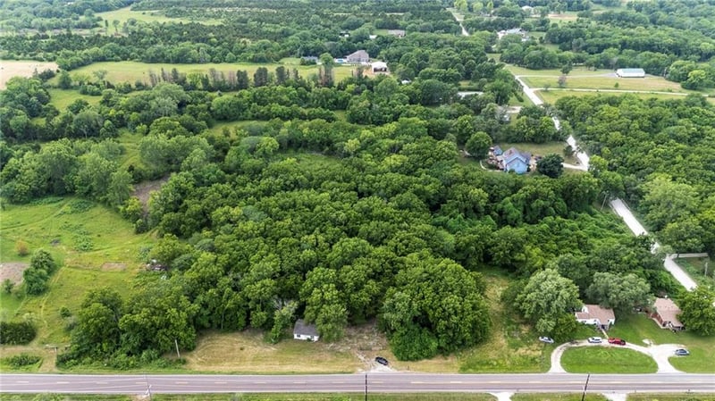 13525 158th St, Bonner Springs, KS 66012