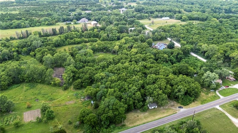 13525 158th St, Bonner Springs, KS 66012