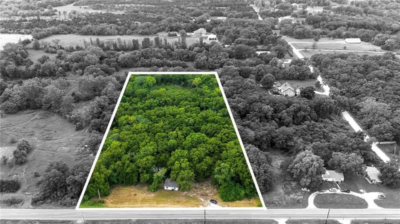 13525 158th St, Bonner Springs, KS 66012