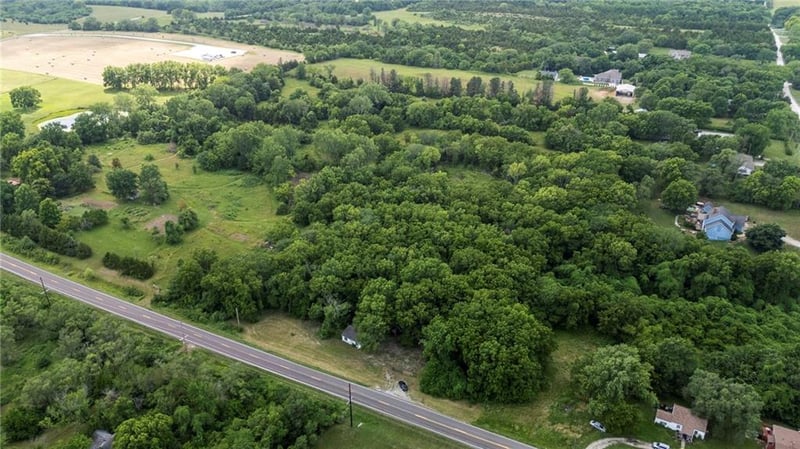 13525 158th St, Bonner Springs, KS 66012