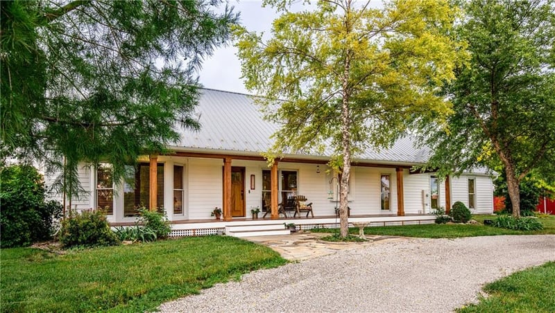 3247 Oregon Rd, Ottawa, KS 66067
