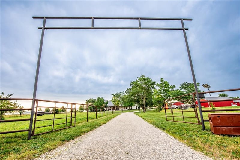 3247 Oregon Rd, Ottawa, KS 66067