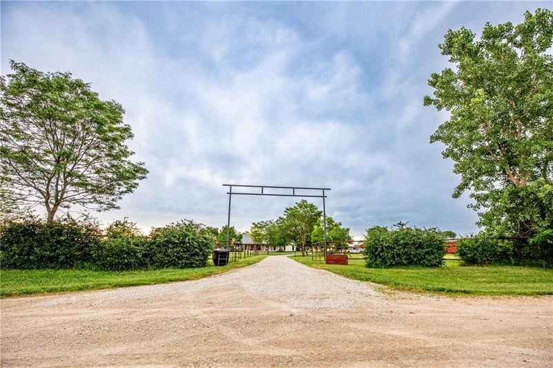3247 Oregon Rd, Ottawa, KS 66067