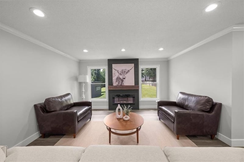 6655 W 82nd St, Overland Park, KS 66204