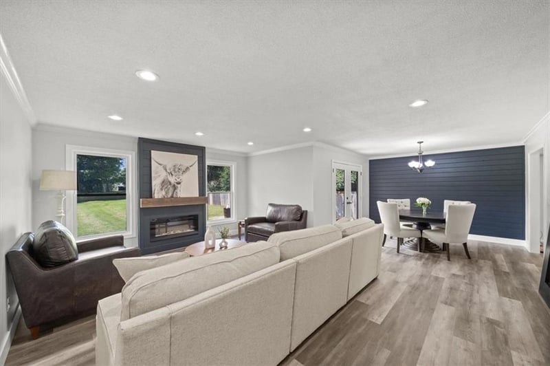 6655 W 82nd St, Overland Park, KS 66204
