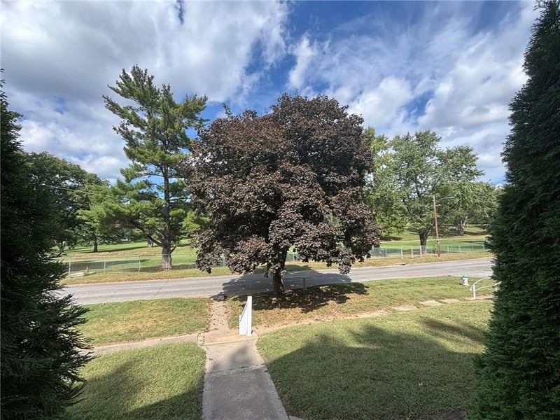 3022 Faraon St, St Joseph, MO 64501