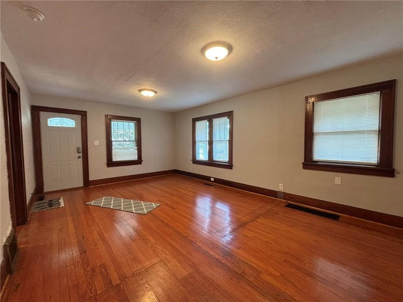 3022 Faraon St, St Joseph, MO 64501