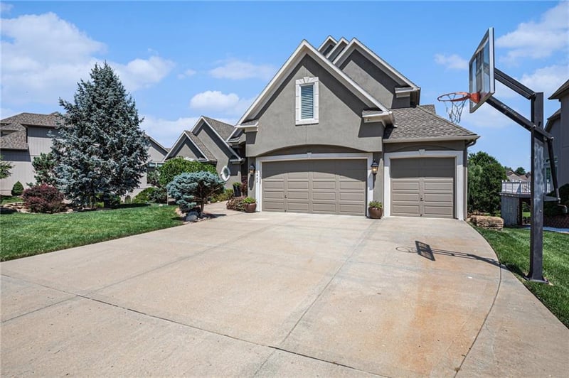 6405 N Spruce Ave, Kansas City, MO 64119