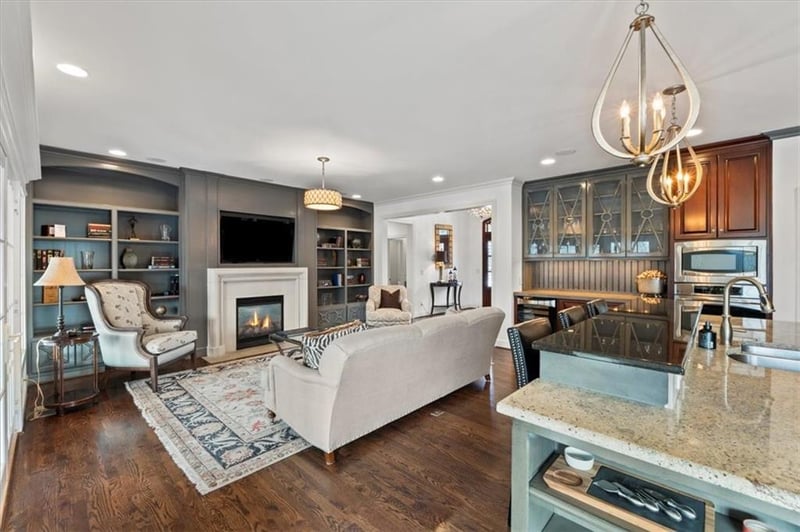 3215 Shawnee Mission Pw, Fairway, KS 66205