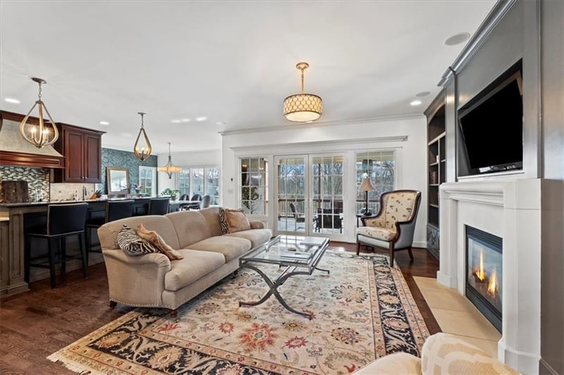 3215 Shawnee Mission Pw, Fairway, KS 66205