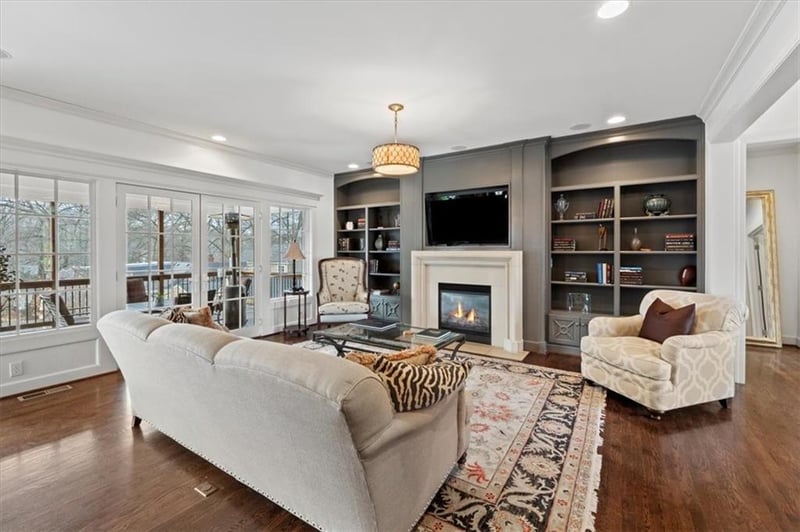3215 Shawnee Mission Pw, Fairway, KS 66205