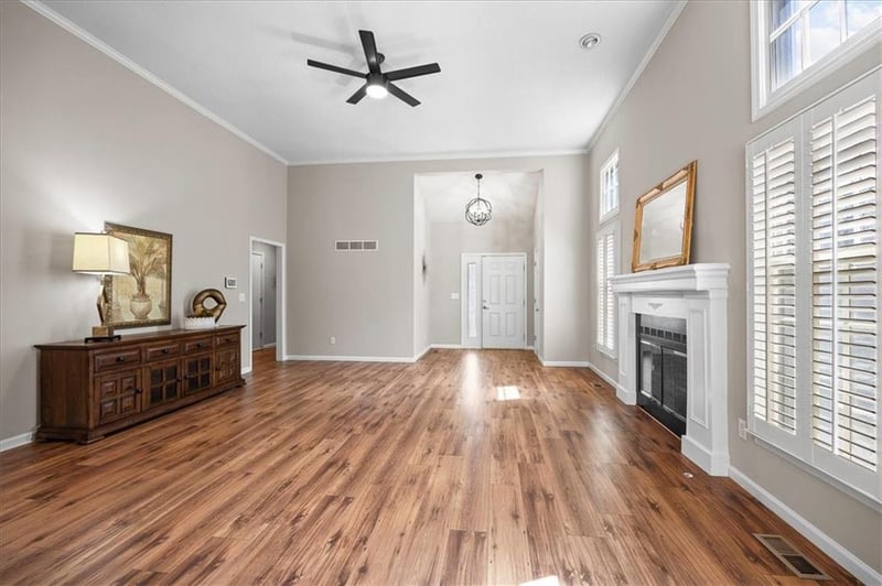 9208 W 121st Ter, Overland Park, KS 66213