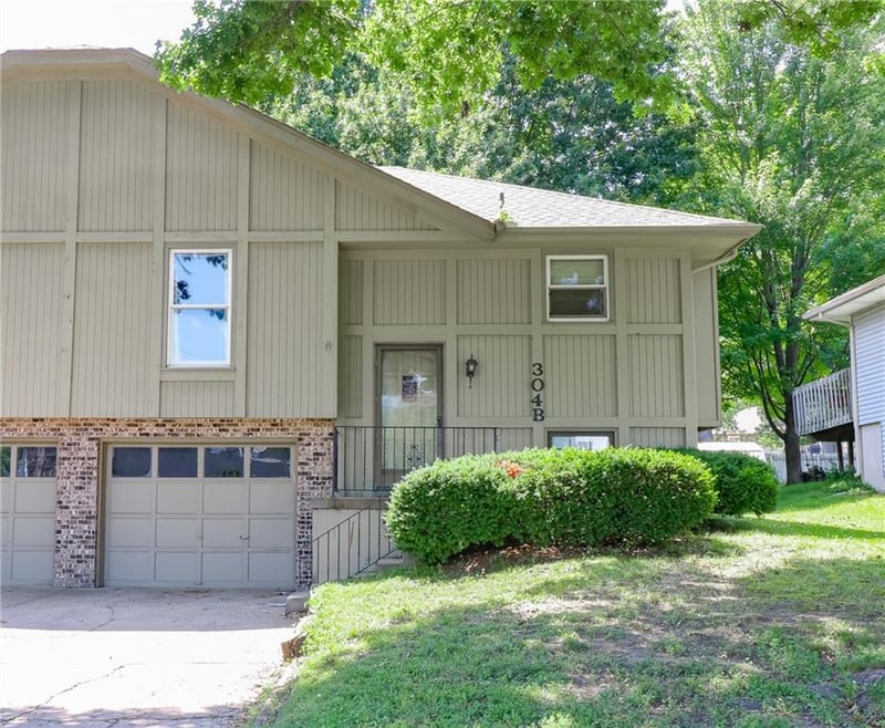 304 Independence Ave #B, Lee's Summit, MO 64063