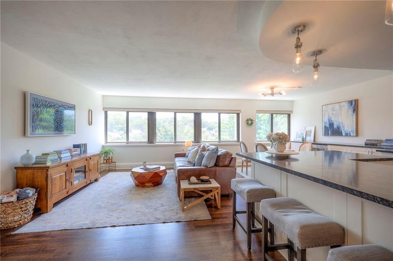 803 48th St #404, Kansas City, MO 64112