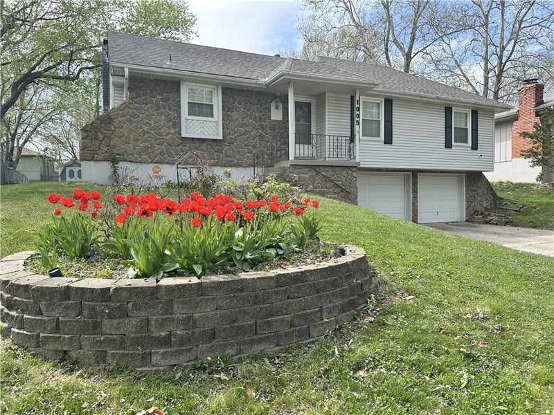 1005 Alice St, Blue Springs, MO 64014