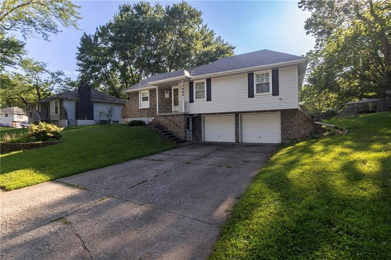 1005 Alice St, Blue Springs, MO 64014