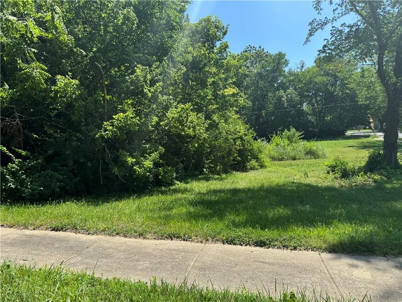 2327 Woodland Ave, Kansas City, MO 64108