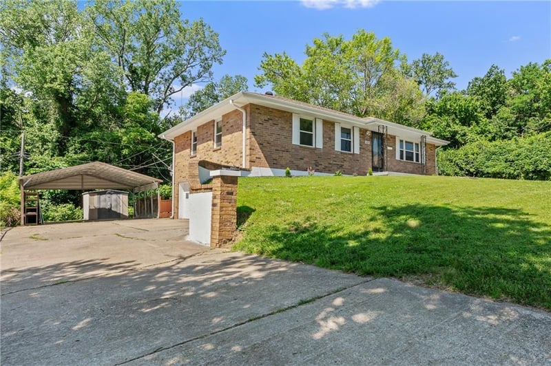 6325 E 18th Ter, Kansas City, MO 64126