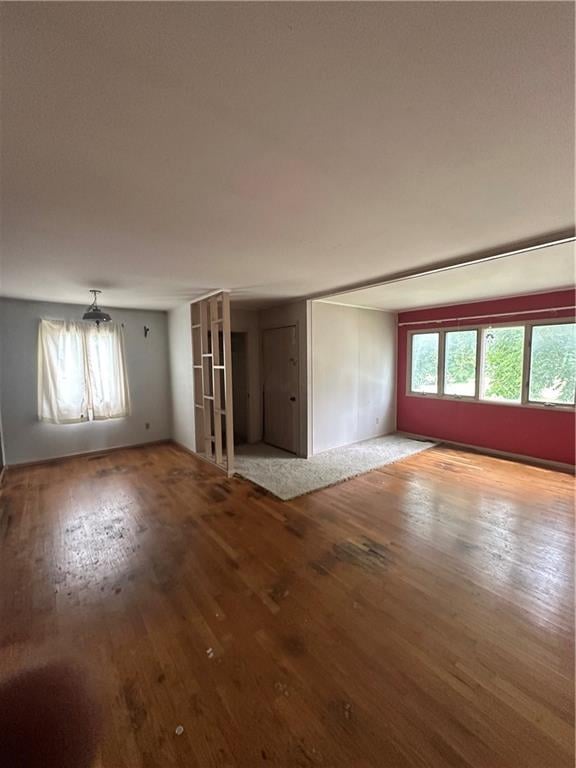 327 7th St, Maryville, MO 64468