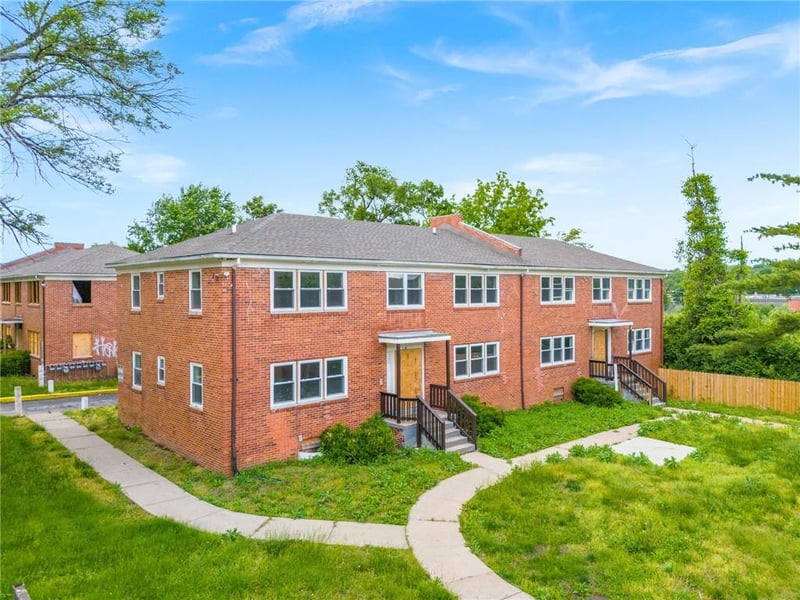 3000 East 49th St, Kansas City, MO 64130