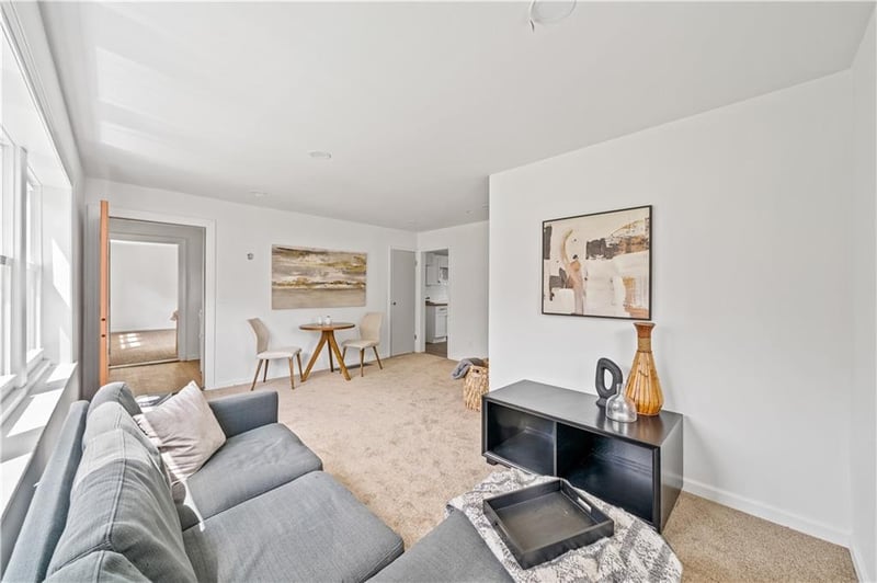 3000 East 49th St, Kansas City, MO 64130