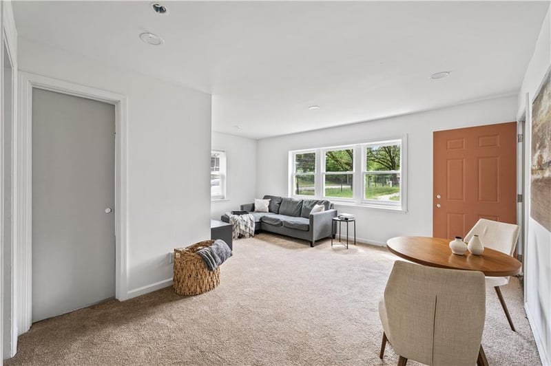 3000 East 49th St, Kansas City, MO 64130