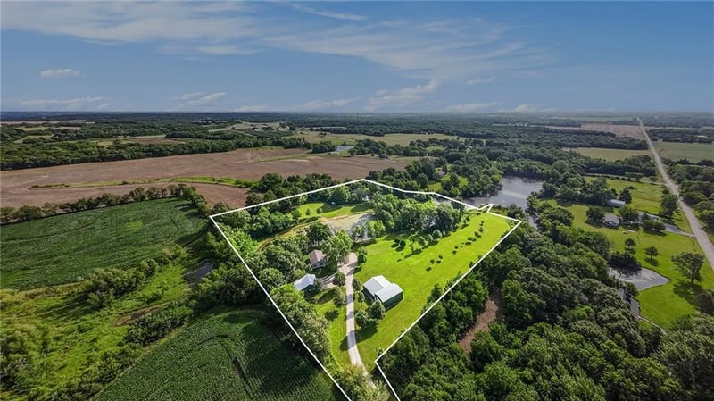 1433 Haskell Rd, Williamsburg, KS 66095