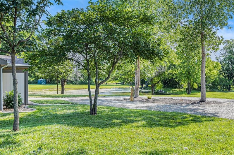 1433 Haskell Rd, Williamsburg, KS 66095