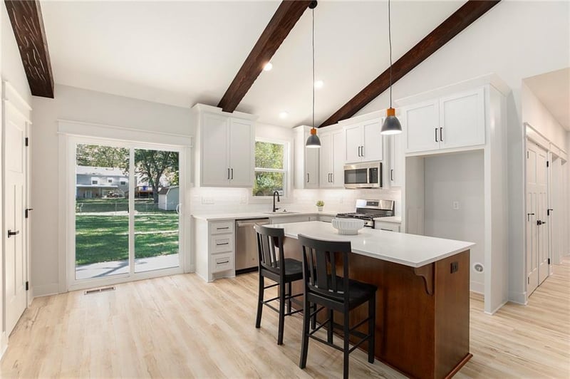 403 Mission Rd, Lee's Summit, MO 64063