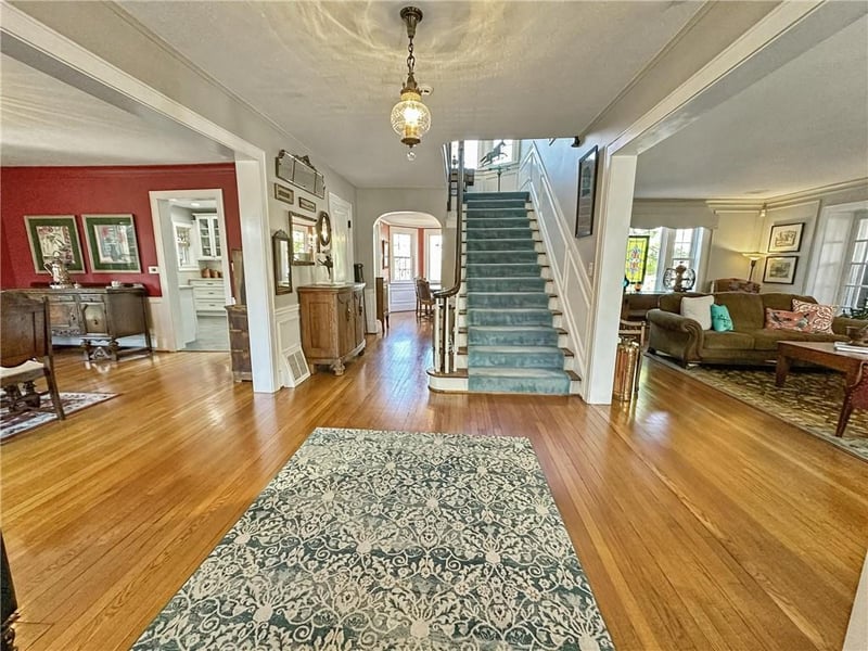 211 Lawn Ave, Maryville, MO 64468