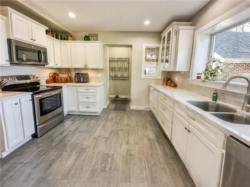 211 Lawn Ave, Maryville, MO 64468
