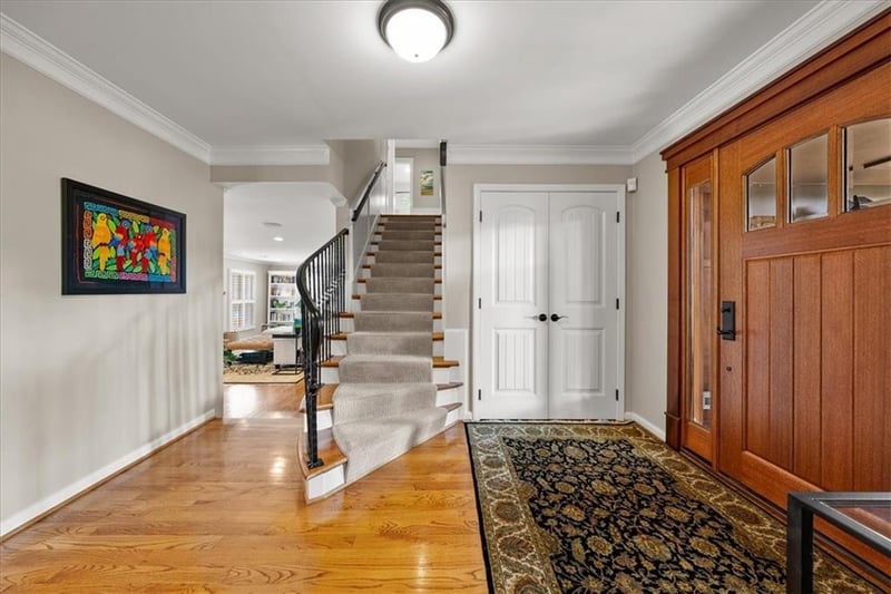 8204 Cherokee Cir, Leawood, KS 66206