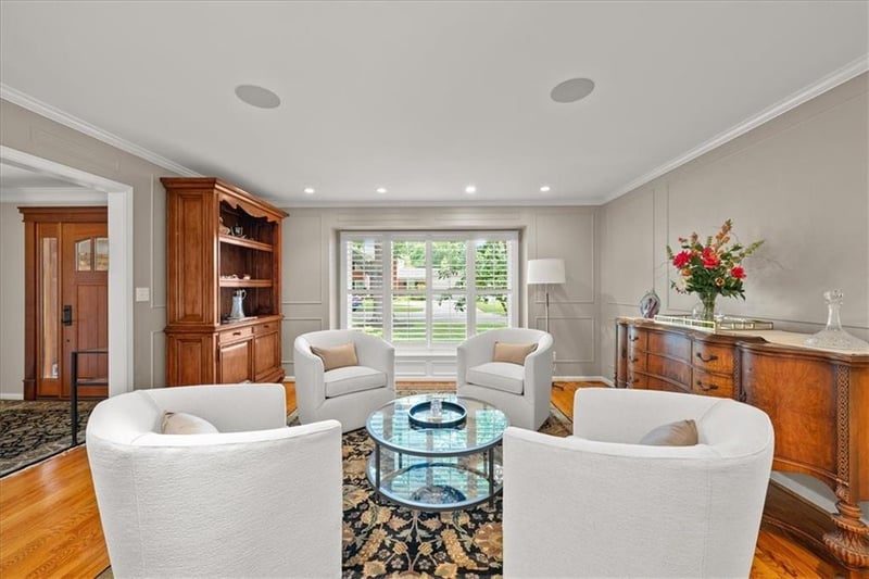 8204 Cherokee Cir, Leawood, KS 66206