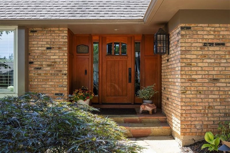 8204 Cherokee Cir, Leawood, KS 66206