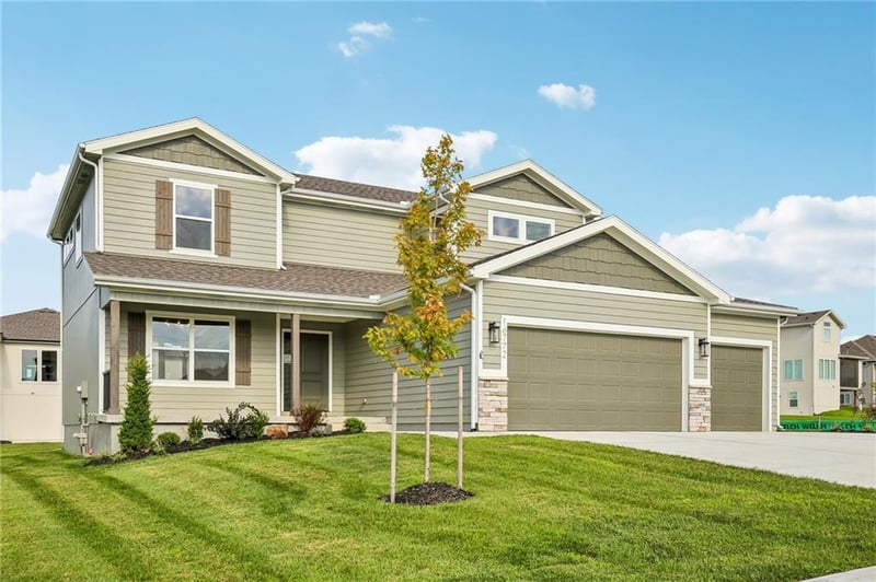 16772 S Twilight Ln, Olathe, KS 66062