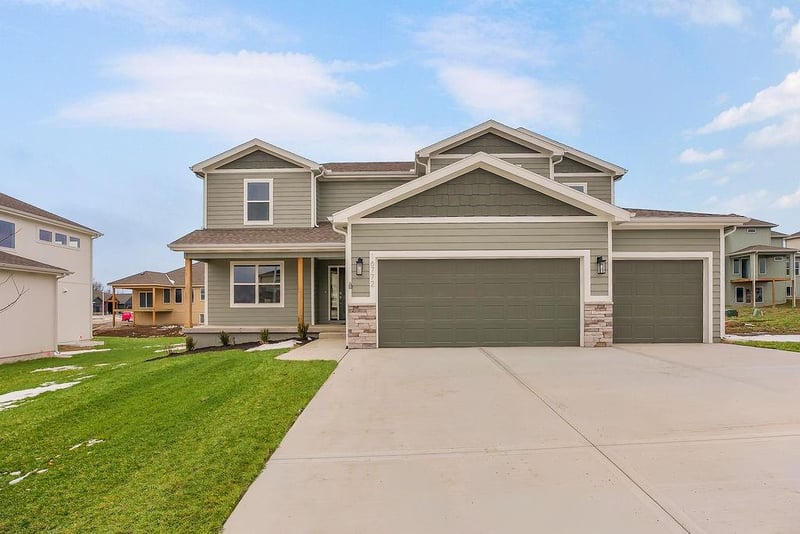 16772 Twilight Ln, Olathe, KS 66062
