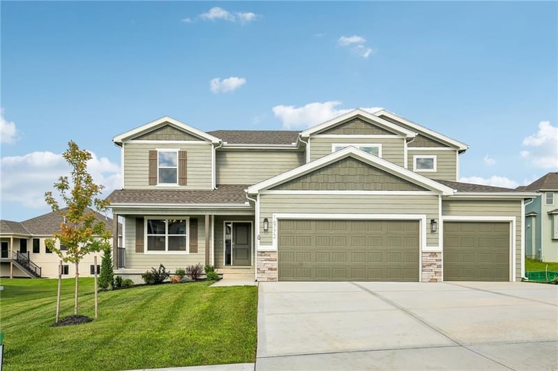 16772 S Twilight Ln, Olathe, KS 66062