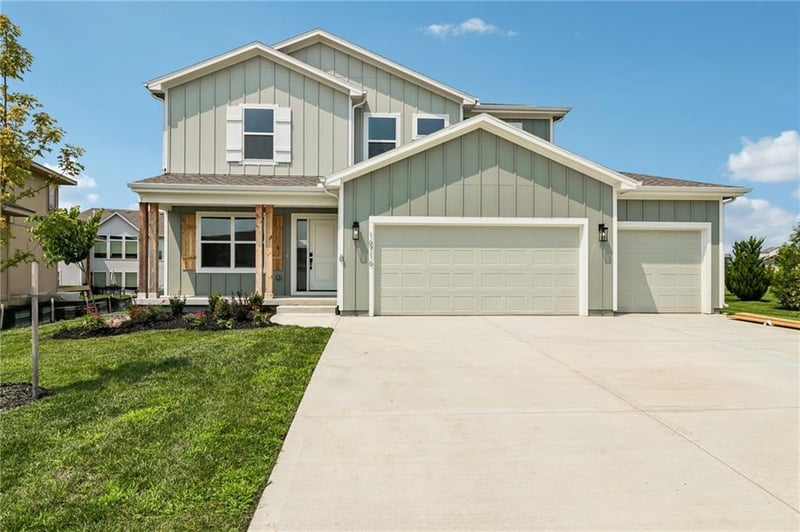 16716 Twilight Ln, Olathe, KS 66062