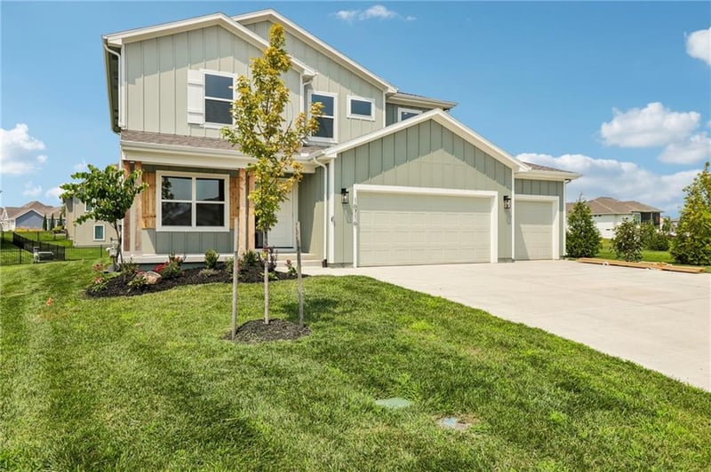 16716 Twilight Ln, Olathe, KS 66062